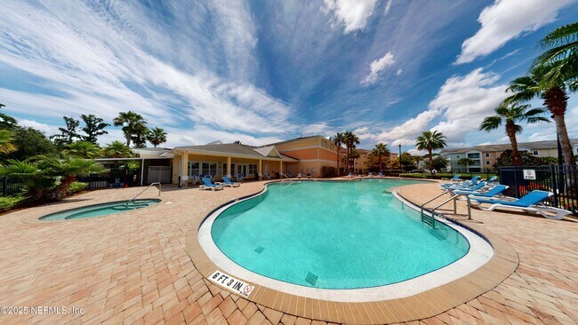 Foto del edificio - 8241 Pelican Landing Rd
