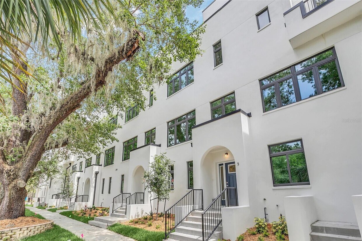 Foto principal - 216 Park Lake St