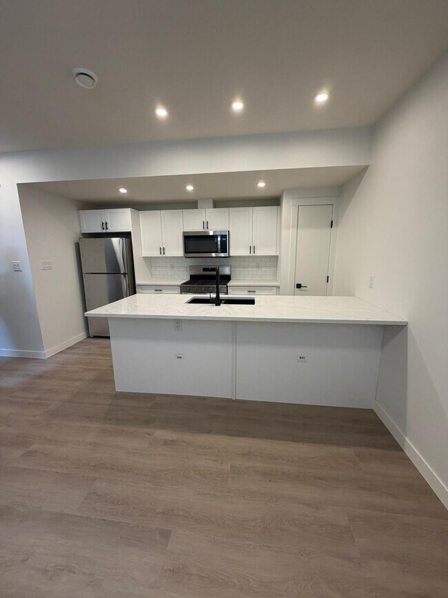 Building Photo - 14019-14104 104 Ave NW