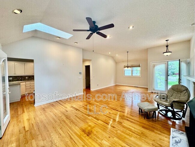 Foto del edificio - 200 Turkey Pine Ct