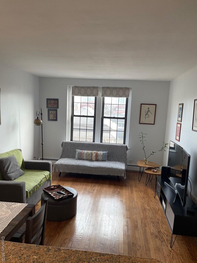 Foto del edificio - 310 Riverside Blvd