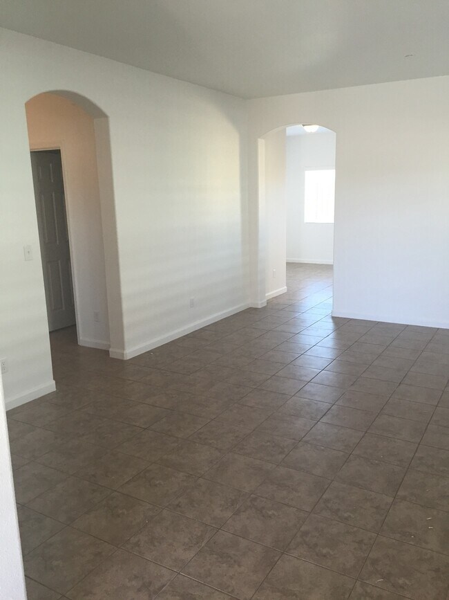 Building Photo - 3 Bedroom Brand New Madera Home for Rent
