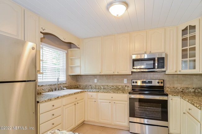 Building Photo - 4440 Naranja Dr S