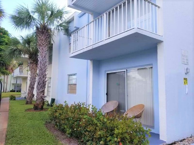 Building Photo - Clear Lake Palms