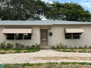 Building Photo - 237 E Ilex Dr