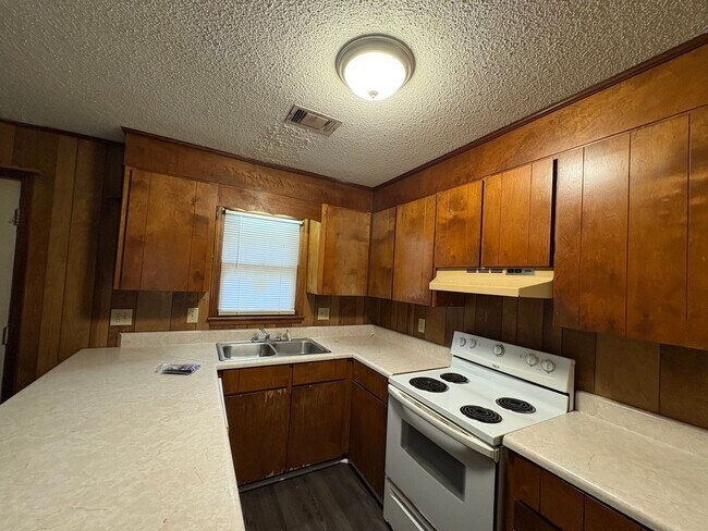 Foto del edificio - 136 Tyrone Blvd