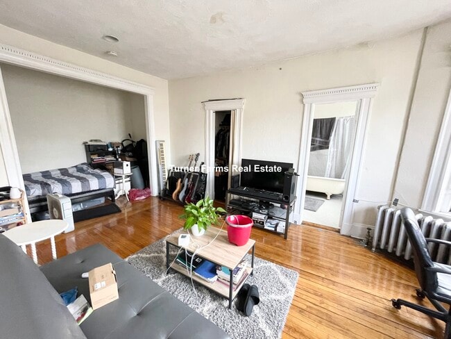Building Photo - 142 Hemenway St