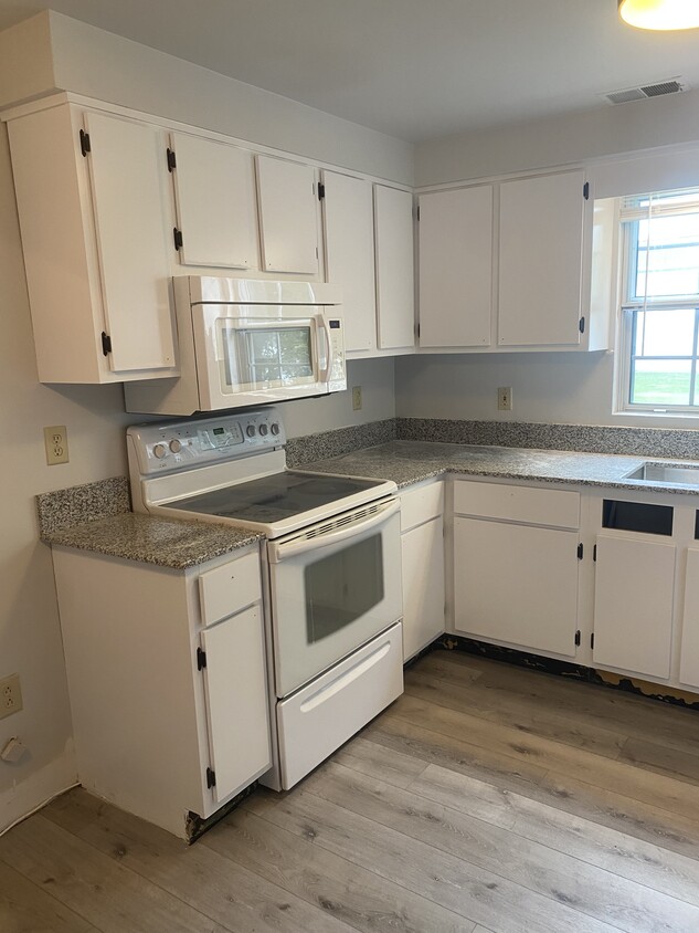 Cocina renovada - 32C Chestnut Ct