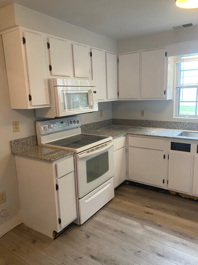 Renovated Kitchen - 32C Chestnut Ct