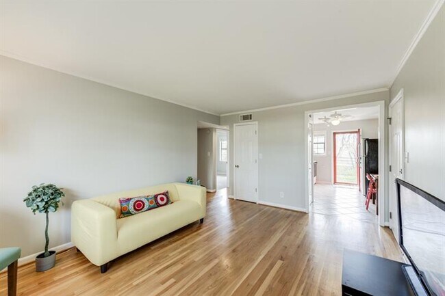 Building Photo - 410 Candler Park Dr NE