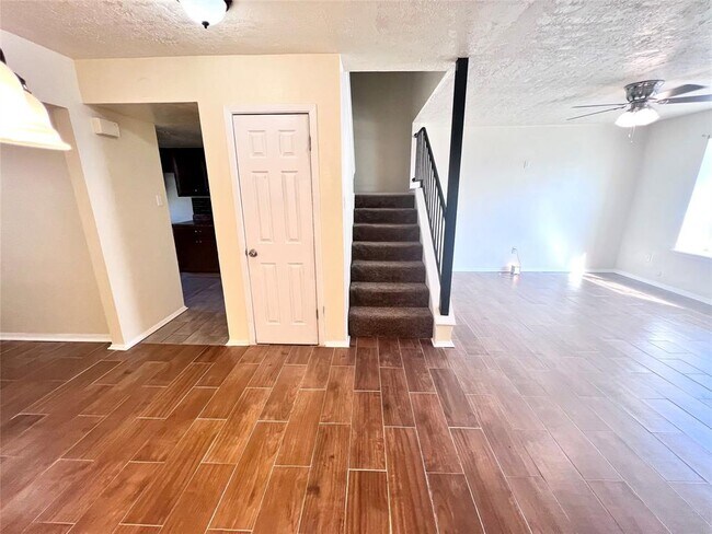 Foto del edificio - 6983 Chasewood Dr