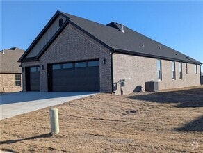 Building Photo - 7801 Range Ave