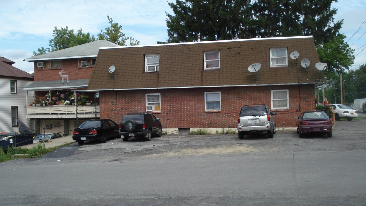 Foto del edificio - 2101 Van Vranken Ave