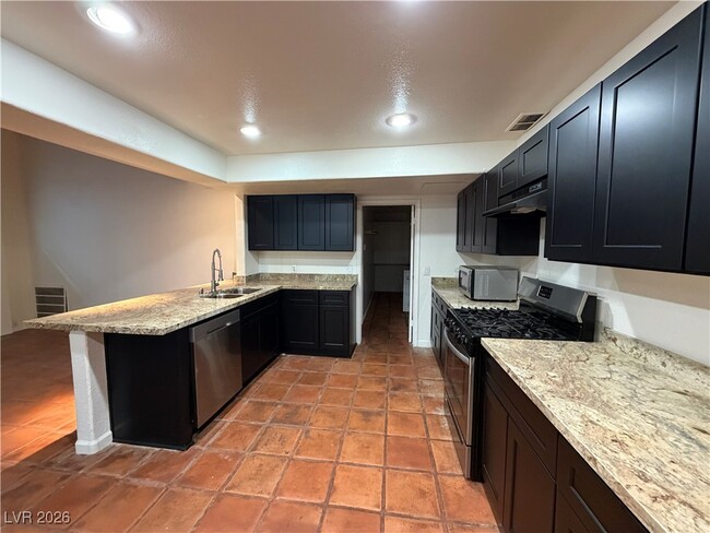 Building Photo - 908 Vegas Valley Dr