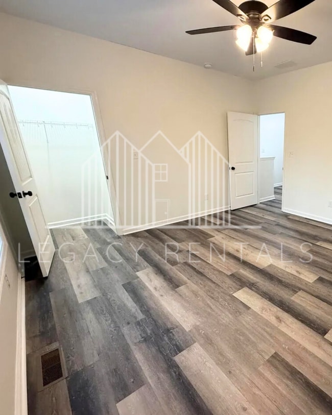 Building Photo - 307 W Blair Ave