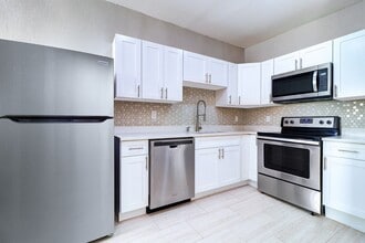 Building Photo - The Hyde Park Collection