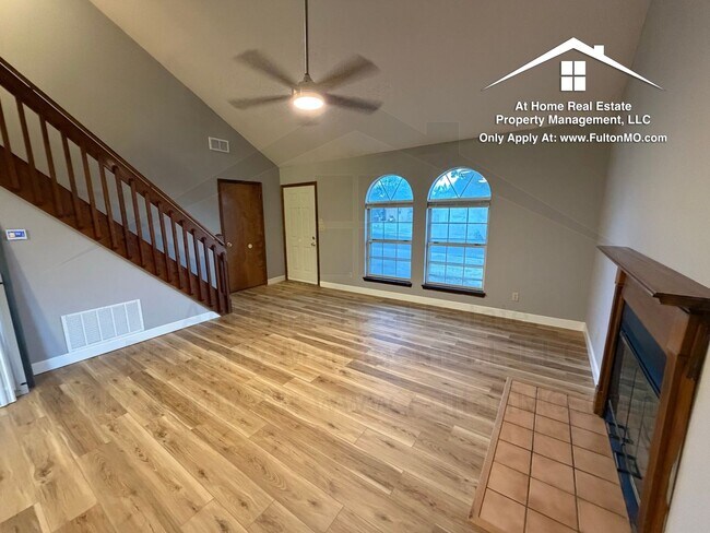 Foto del edificio - 2711 Mayflower Dr