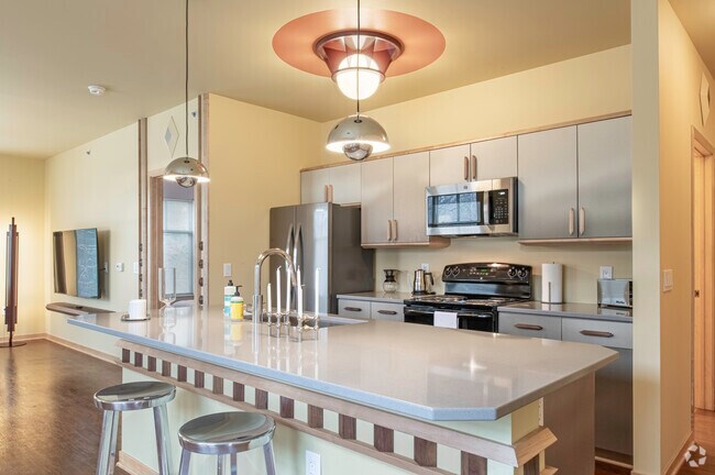 2HAB, 2BA - 1,154 ft² - The Medallion: Fully Furnished Utilities Incl
