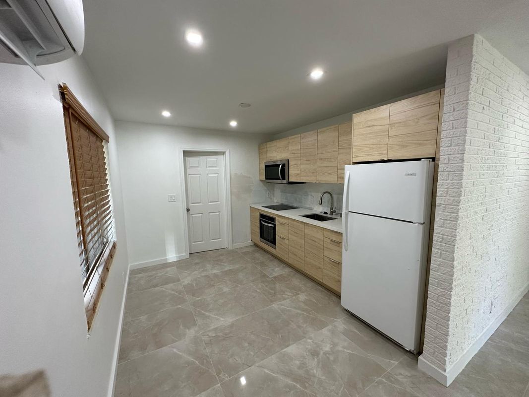 Foto principal - 1117 NE 10th St