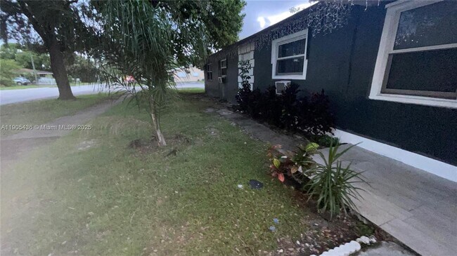 Foto del edificio - 6390 Hayes St