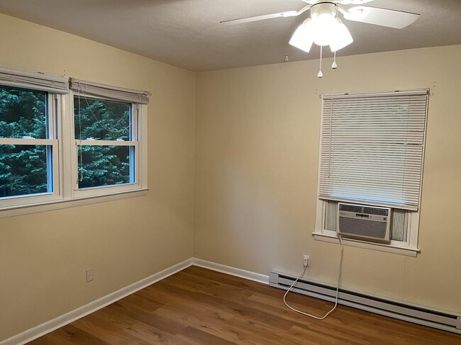 Foto del edificio - 2350 Rolfe Street - Great duplex new on th...