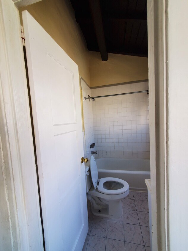Building Photo - 917 Leonard Pl