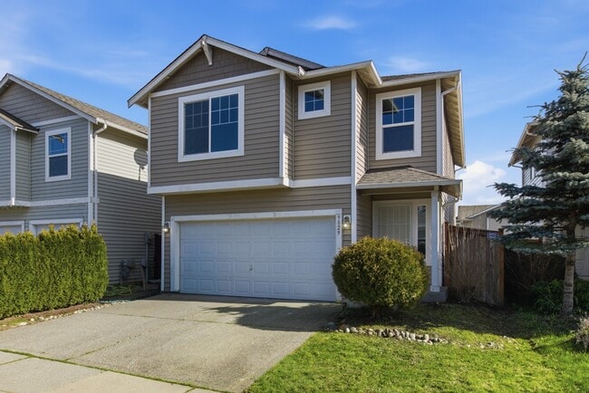 Building Photo - Silver Lake Home Available now