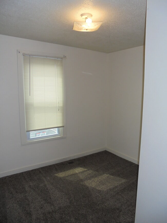 Building Photo - 605 2nd St