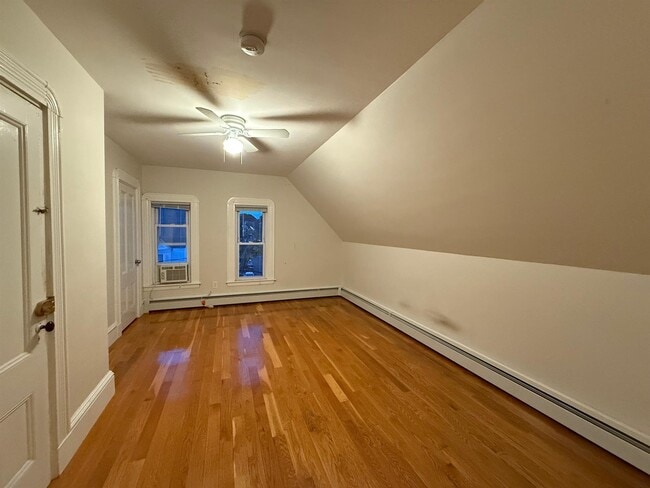 Building Photo - 62A Willow Ave