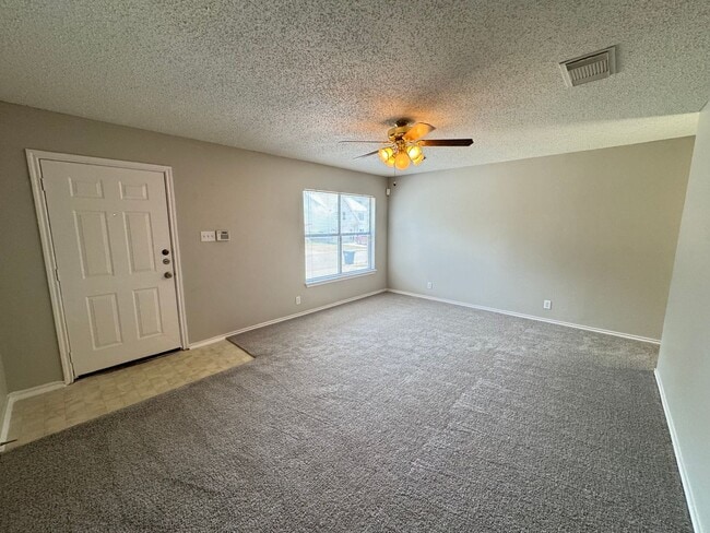 Building Photo - CUTE 3 BR HOME IN NEISD SCHOOLS WITH EASY ...