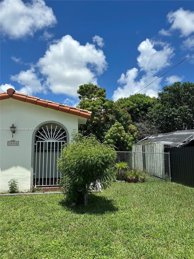 Primary Photo - 10351 SW 7th St