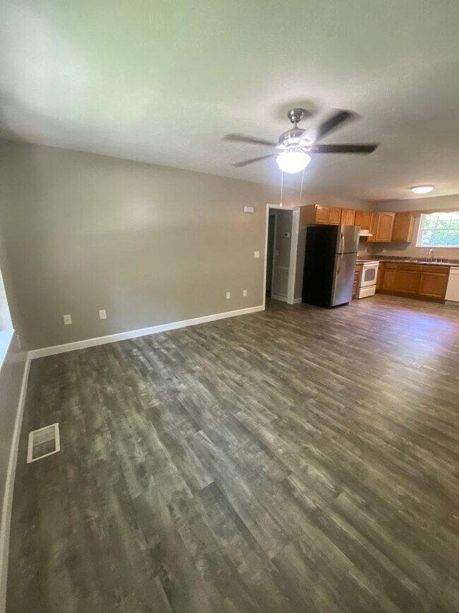 Foto del edificio - 531 Shellbark Rd
