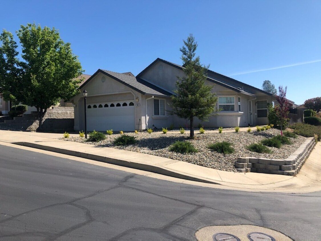 Foto principal - SHASTA HILLS ESTATES 55+ GATED COMMUNITY