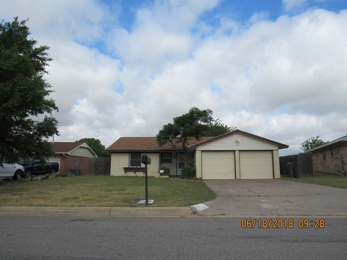 Foto principal - Great home located in Carriage Hills,