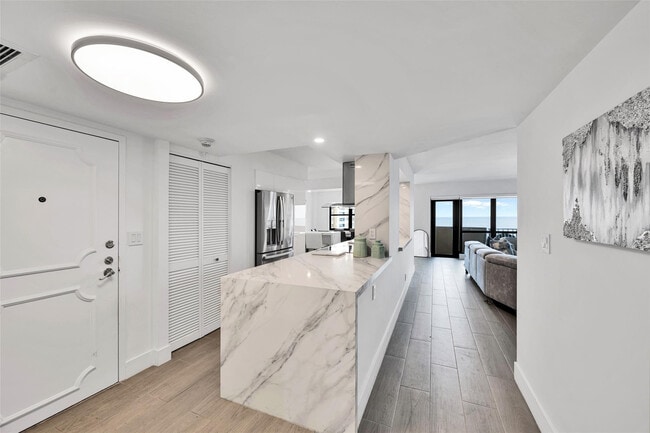 Building Photo - 5100 N Ocean Blvd