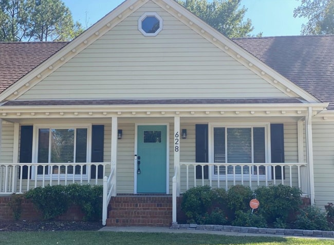 Building Photo - 628 Briarwood Dr