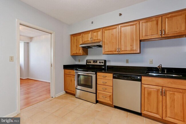 Building Photo - 1805 Crystal Dr