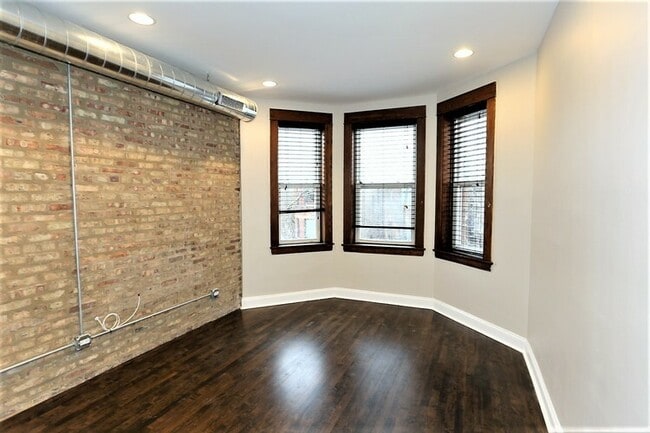 Building Photo - 2647 N Sacramento Ave