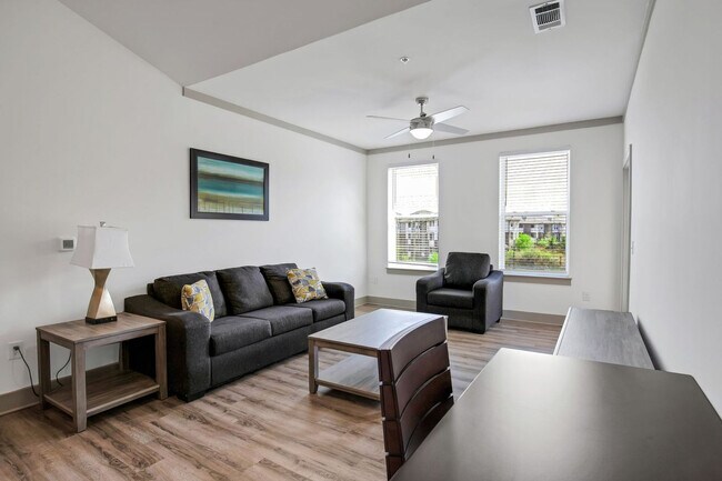Foto del edificio - 811 Creekside Terrace Way