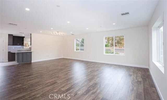 Building Photo - 242 W Linden Ave