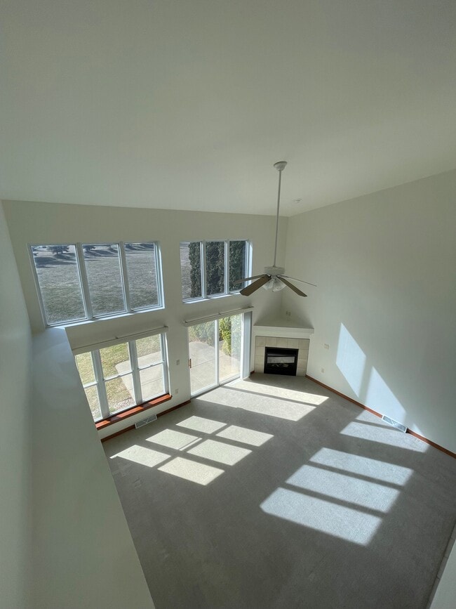 Note: Picture is similar to unit 2032 - 2032 River Point Ct