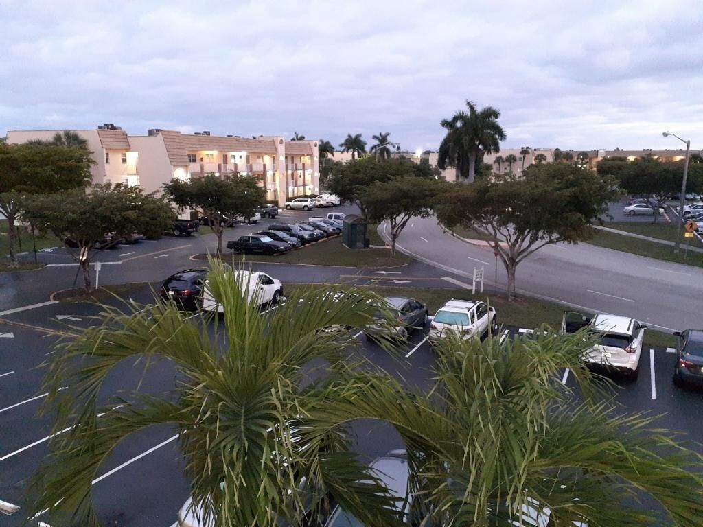 8460 Sunrise Lakes Blvd, Sunrise, FL 33322 Condo for Rent in Sunrise