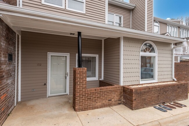 Building Photo - 3-Bedroom 2-Level Condo in North Raleigh