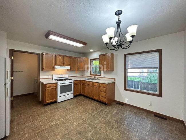 Building Photo - 139 Kabelin Ave