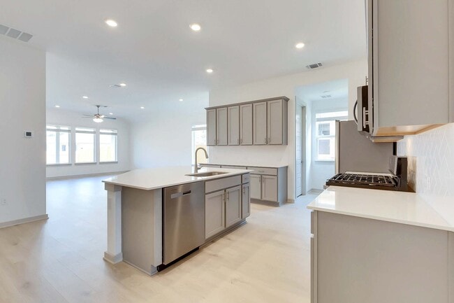 Building Photo - 408 Tinto St