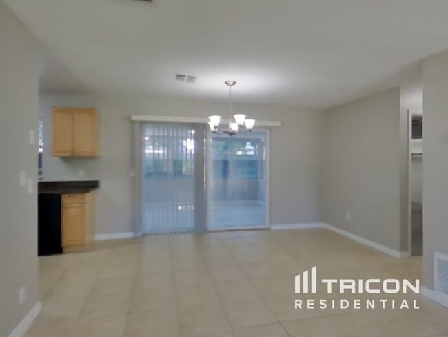 Building Photo - 227 Lochmond Dr