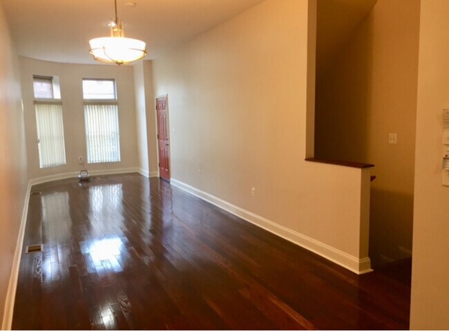 Foto del edificio - 2223 Brookfield Ave