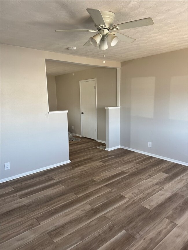 Foto del edificio - 2387 Corning Rd