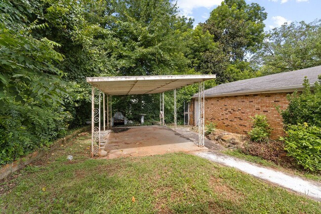 Building Photo - Charming 3 Bedroom, 2 Bathroom house