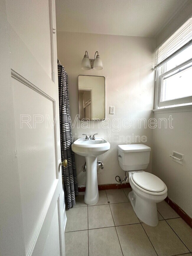 Foto del edificio - 1737 N Sycamore Ave